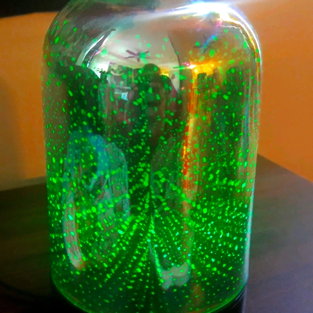 Color changing oil diffuser